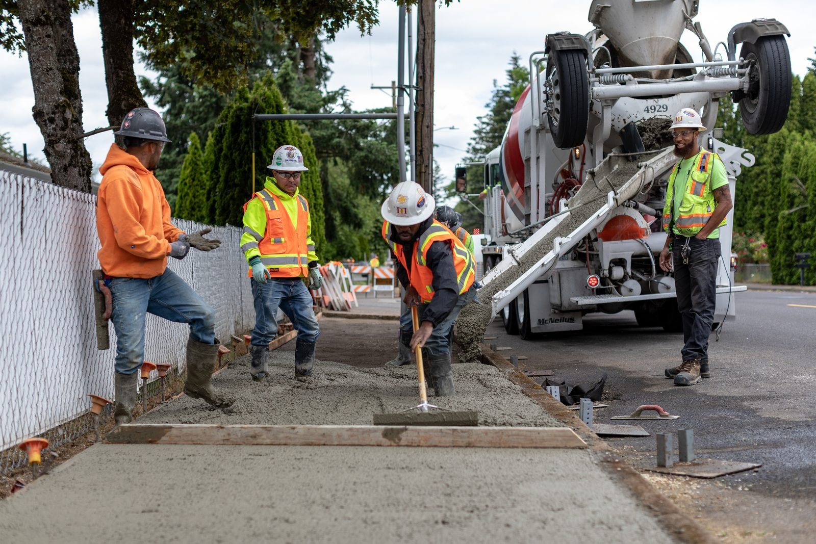 Sidewalk concrete pour